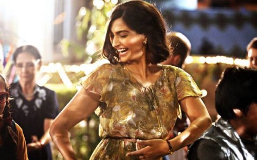 Review Neerja: Kisah Nyata Pramugari Heroik 2 4