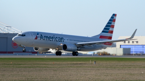 AA B737 800