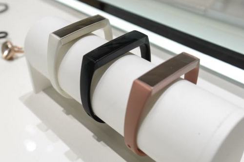 Samsung Perkenalkan Perangkat Wearable Samsung Charm 4 Samsung Charm 1