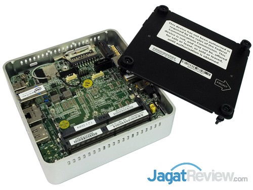 Review Mini PC Desktop: Intel NUC NUC6i3SYK 12 Intel NUC6i3SYK Casing Cover Off