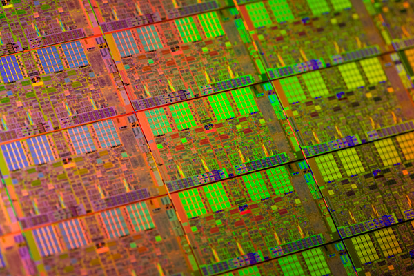Intel Hentikan Siklus Tick-Tock? 1 Intel Wafer