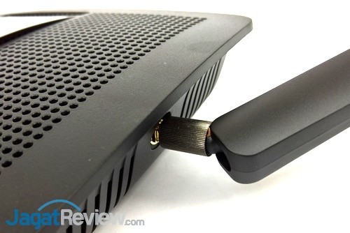 Hands-On Review Router Linksys EA8500 9 Linksys EA8500 - 10