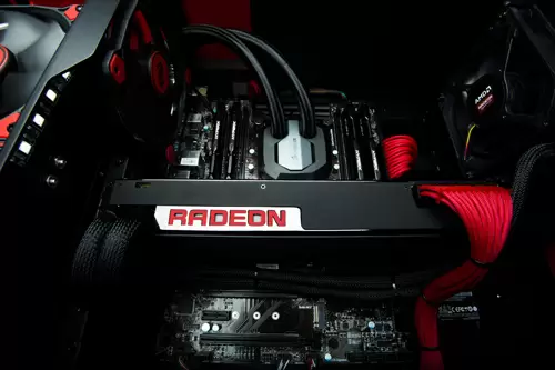 AMD Resmikan VGA Dual GPU Terkencang, Radeon Pro Duo 8 Maingear AMD Radeon Pro Duo 09