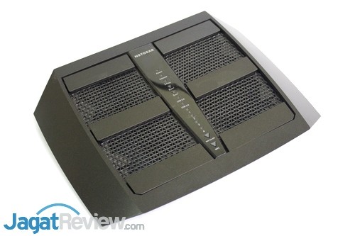 Hands-On Review Router NetGear Nighthawk X6 (R8000) 8 NetGear Nighthawk X6 - 09