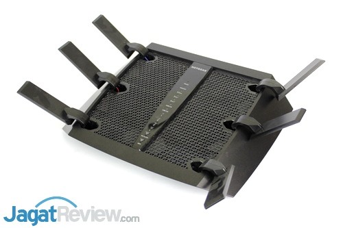 Hands-On Review Router NetGear Nighthawk X6 (R8000) 10 NetGear Nighthawk X6 - 11