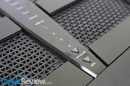 Hands-On Review Router NetGear Nighthawk X6 (R8000) 14 NetGear Nighthawk X6 - 14