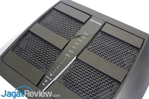 Hands-On Review Router NetGear Nighthawk X6 (R8000) 13 NetGear Nighthawk X6 - 15