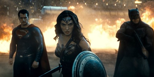 Batman v Superman Berhasil Raih US$ 82 Juta di Hari Pertamanya 1 batman-v-superman-wonder-woman-powers