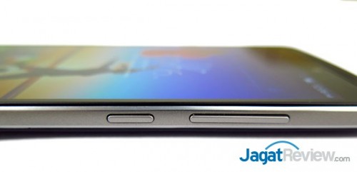 Review Smartphone Android: Lenovo VIBE K4 Note 6 posisi tombol power dan volume