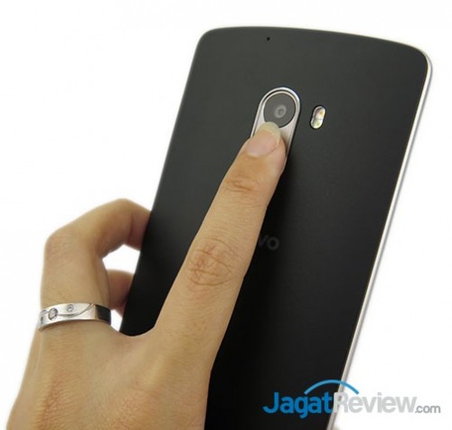 Review Smartphone Android: Lenovo VIBE K4 Note 5 posisi Fingerprint yang berguna untuk mendeteksi sidik jari dan membuka lockscreen secara langsung