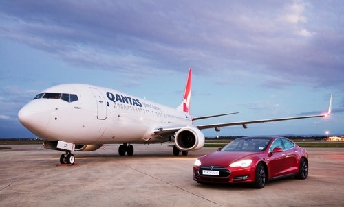 Mobil Tesla Model S Adu Cepat Melawan Pesawat Qantas 1 Boeing 737 dan Model S