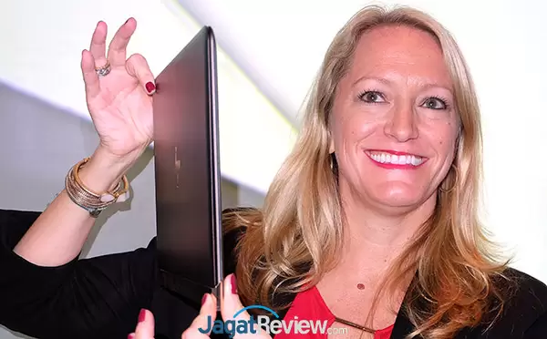 HP Tawarkan Laptop Tertipis di Spectre Terbaru 16 Spectre showcase1