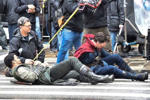 Syuting di New York, Lihat Lebih Dekat Kostum Doctor Strange 1 NEW YORK, NEW YORK - APRIL 02: Actor Benedict Cumberbatch is seen filming