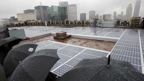 Ilmuwan Kembangkan Panel Matahari Bertenaga Air Hujan 1 panel