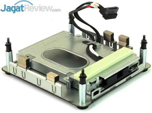 Review Mini PC Desktop: Intel NUC NUC6i5SYH 15 Intel NUC6i5SYH Storage Bay 01