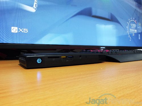 Review Mini PC Desktop: Intel NUC NUC6i7KYK  Intel NUC6i7KYK On Action 03