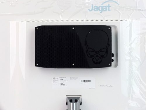 Review Mini PC Desktop: Intel NUC NUC6i7KYK  Intel NUC6i7KYK VESA Mounted 01