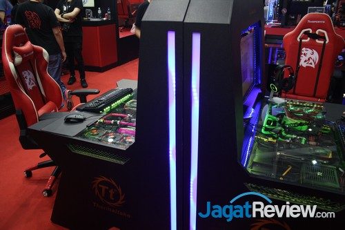 Computex 2016: Thermaltake Hadirkan Jajaran Produk Gaming RGB 15 Bagian sampingnya juga dihias dengan cahaya