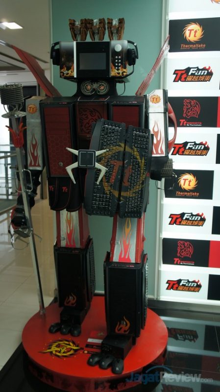 Mengunjungi Thermaltake Headquarter di Taipei! 12 Patung robot yang terbuat dari produk Thermaltake ini lebih tinggi dari orang biasa!