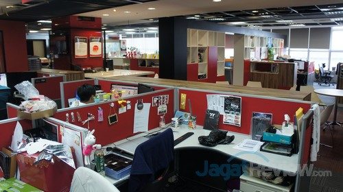 Mengunjungi Thermaltake Headquarter di Taipei! 19 Corak merah khas Thermaltake mewarnai cubicle tempat karyawannya bekerja