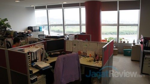 Mengunjungi Thermaltake Headquarter di Taipei! 21 Adanya pemandangan yang segar di sisi lain jendela membuat kantor ini terasa nyaman