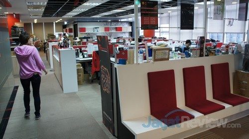 Mengunjungi Thermaltake Headquarter di Taipei! 22 Kantor ini diisi oleh setidaknya 100 karyawan dari total 400 karyawan Thermaltake di seluruh dunia