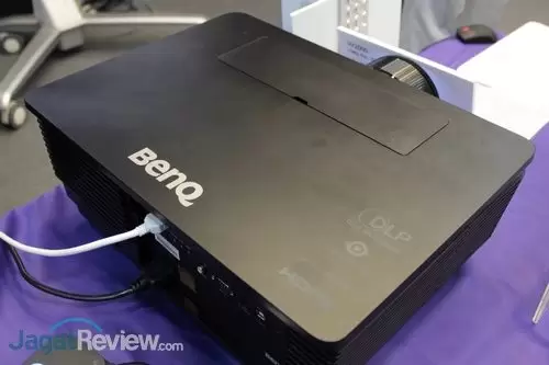 BenQ W8000 - 01