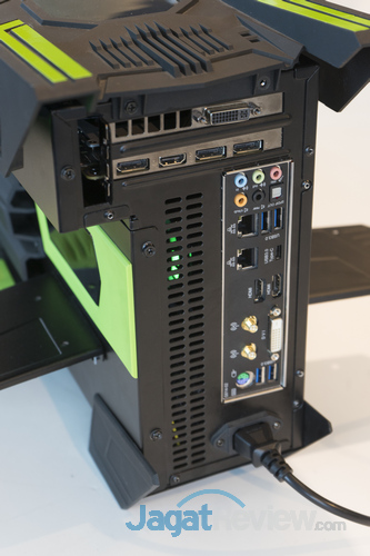 Computex 2016: PC Modding Di Booth Gigabyte 6 Black_Whitebase_RearIO