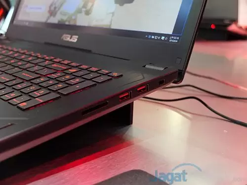 Computex 2016 - ASUS ROG STRIX GL702VT 03