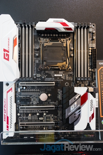 Gigabyte Perkenalkan Motherboard Gaming Seri Terbaru Untuk Chipset X99 1 GA-X99-UltraGaming_Board1
