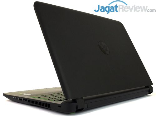 Review Notebook Gaming: HP Pavilion Gaming 15-ak035tx 1 HP Pavilion Gaming 15-ak035tx Right Rear Side with Lid Open