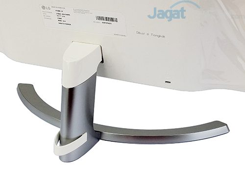 Hands-On Review Monitor: LG 27UD68-W 5 LG 27UD68 Stands