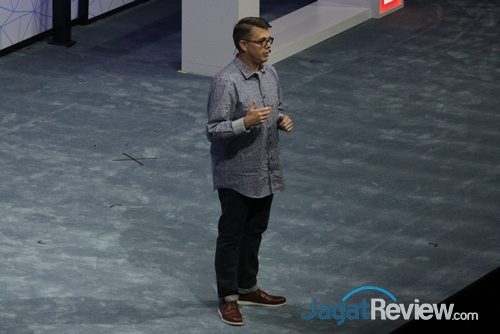 Lenovo Perkenalkan Phab 2 Pro, Smartphone  Lenovo - Jeff Meredith