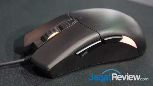 Computex 2016 Booth Raid: Ducky 10 Ukuran Ducky Secret M sangat pas dengan tangan kebanyakan gamer