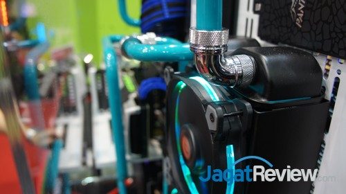 Computex 2016: Thermaltake Mewarnai Solusi Coolingnya 1 Thermaltake memperlihatkan solusi cooling penuh warna tahun ini