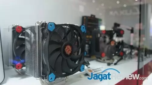 Computex 2016: Thermaltake Mewarnai Solusi Coolingnya 2 Air cooling Thermaltake dilengkapi dengan lampu yang dapat memperlihatkan banyak variasi warna