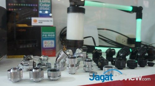 Computex 2016: Thermaltake Mewarnai Solusi Coolingnya 5 Komponen cooling dirancang untuk memperlihatkan warna dari cairan pendingin di dalamnya