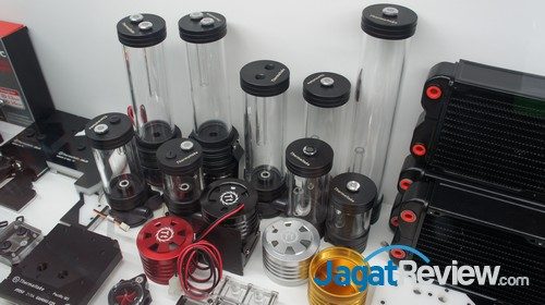 Computex 2016: Thermaltake Mewarnai Solusi Coolingnya 6 Beragam ukuran disiapkan oleh Thermaltake untuk mendukung kreasi dari penggunanya