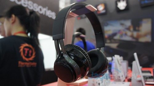 Lavi S, headphone LUXA2 dengan tambahan speaker menghadap ke luar