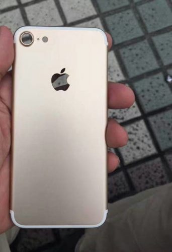 Bocoran Foto iPhone 7 Tunjukkan Kamera yang Lebih Besar 1 Bocoran Foto iPhone 7 Tunjukkan Kamera yang Lebih Besar