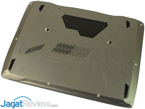 Review Notebook Gaming: ASUS ROG GX700 24 ASUS ROG GX700 Bottom Side