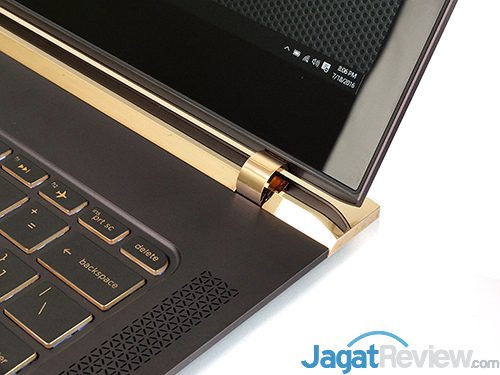 Review HP Spectre 13-v022TU: Tertipis dan Kencang 7 HP Spectre 13-v022TU Display Hinge