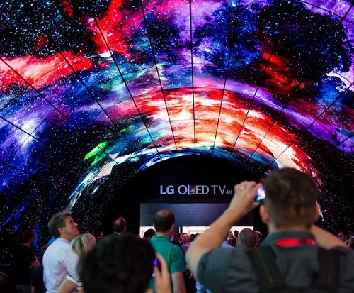 Keren, LG Bikin Terowongan dengan Ratusan TV OLED di IFA 2016 3 LG TV OLED