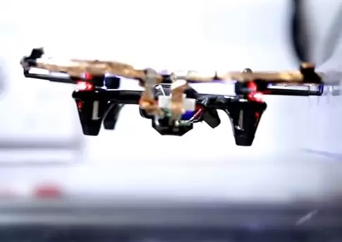 Peneliti Asal Inggris Berhasil Terbangkan Drone Tanpa Baterai 17 drone fly