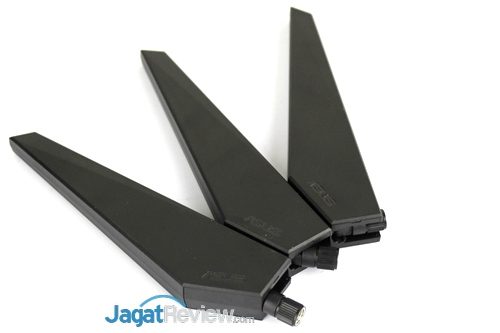 Hands-On Review Router Asus RT-AC5300 2 asus-rt-ac5300-12