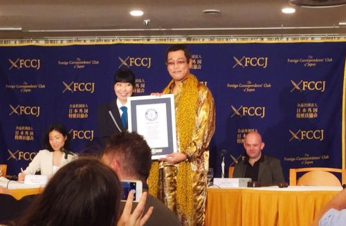 Viral di Internet, PPAP Dapatkan Guiness World Record 1 cv1wj4cueaegsbq