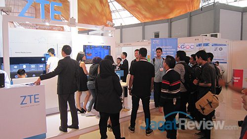 Booth ZTE Ajak Pengunjung Lebih Atraktif di Bandung ICT Expo & ANJA 2016 1 img_0004