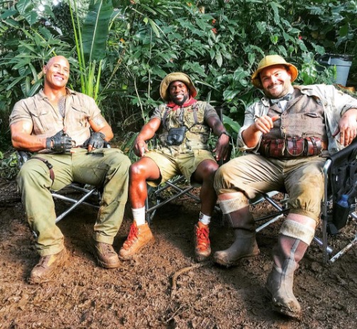 Aktor Dwayne Johnson Pamerkan Foto Set Jumanji 1 jumanji set photos