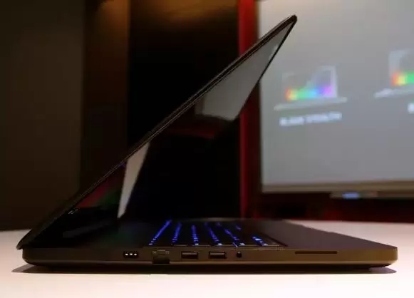 Razer Luncurkan Laptop Blade Pro 2 razer-blade-4