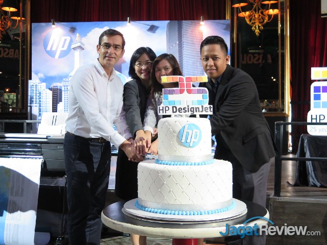 Komitmen Kuat pada Industri Cetak Format Besar, HP Luncurkan Jajaran Printer HP DesignJet Baru 3 20161124133450